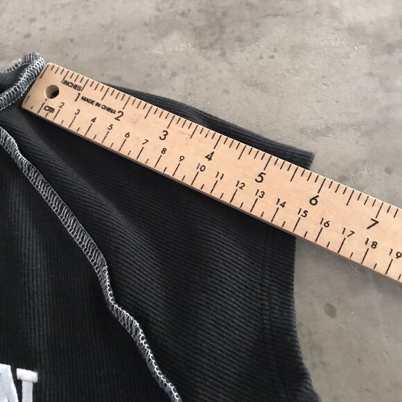 Forever 21 Top Medium NYC Black Cropped Baby Tee Ribbed Grunge Y2K Baddie Indie - Picture 8 of 10